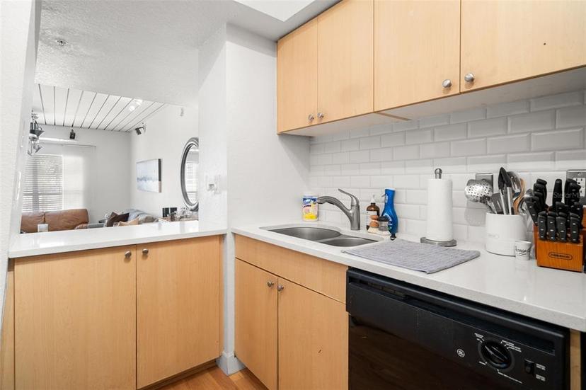 Picture of 2410 W Azeele Street Unit 228, Tampa FL 33609