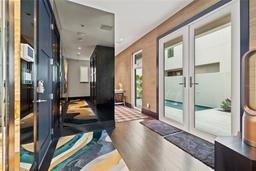 Picture of 325 2Nd Street N, St Petersburg, FL 33701