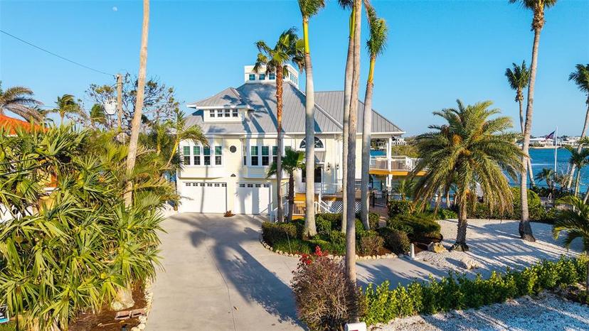 Picture of 924 Casey Cove Drive, Nokomis FL 34275