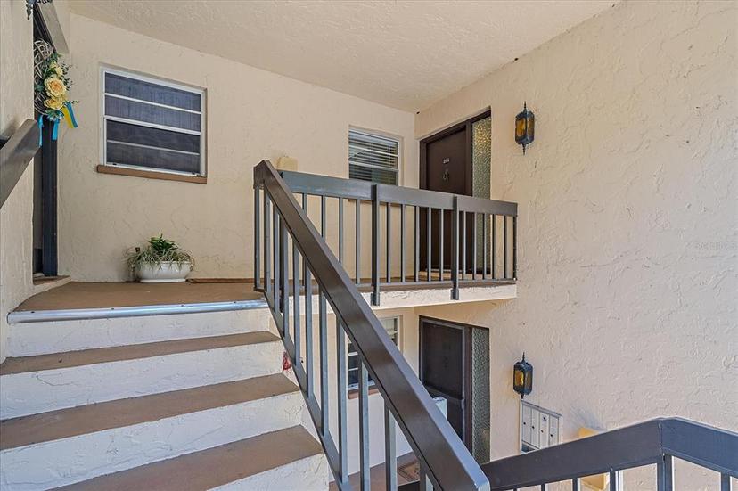 Picture of 2640 Clubhouse Drive Unit 204, Sarasota FL 34232