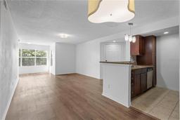 Picture of 5156 Conroy Road Unit 1124, Orlando, FL 32811