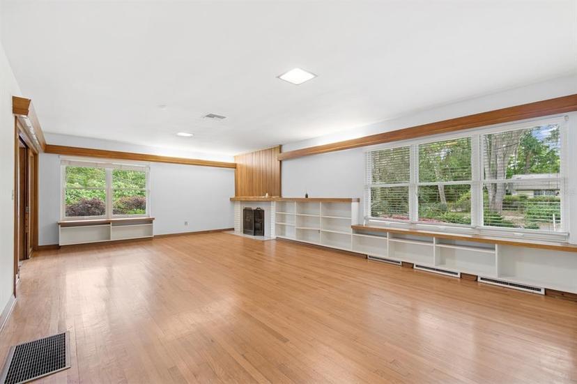 Picture of 2210 NW 6Th Place, Gainesville FL 32603