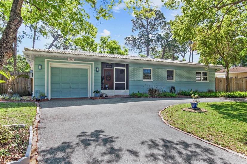 Picture of 7747 90Th Way N, Seminole FL 33777