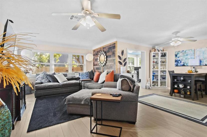 Picture of 7747 90Th Way N, Seminole FL 33777