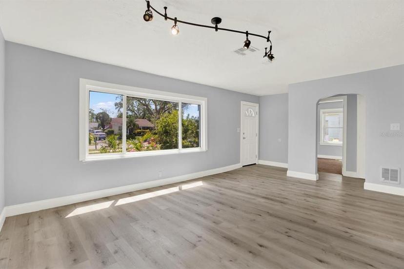 Picture of 4701 6Th Avenue S, St Petersburg FL 33711