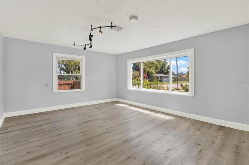 Picture of 4701 6Th Avenue S, St Petersburg FL 33711