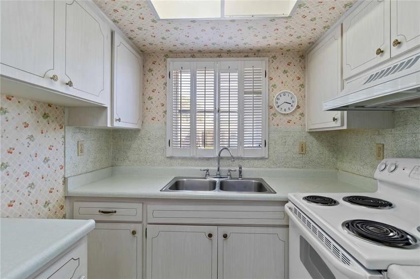 Picture of 2819 Swifton Drive Unit 9, Sarasota FL 34231