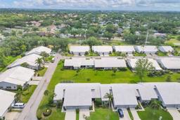 Picture of 5448 Crestlake Boulevard Unit 158, Sarasota, FL 34233