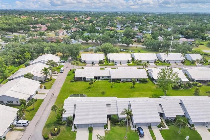 Picture of 5448 Crestlake Boulevard Unit 158, Sarasota FL 34233