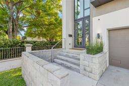 Picture of 98 W Davis Boulevard, Tampa, FL 33606