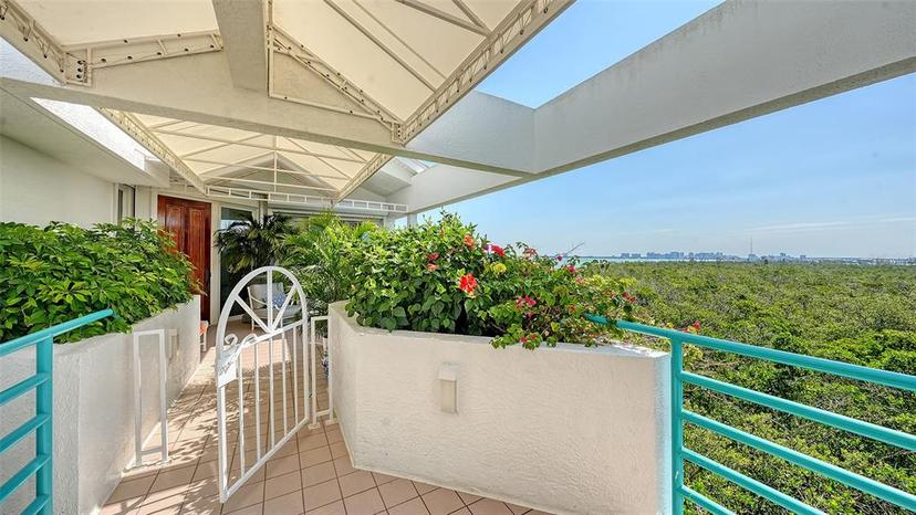 Picture of 340 Gulf Of Mexico Drive Unit 136, Longboat Key FL 34228