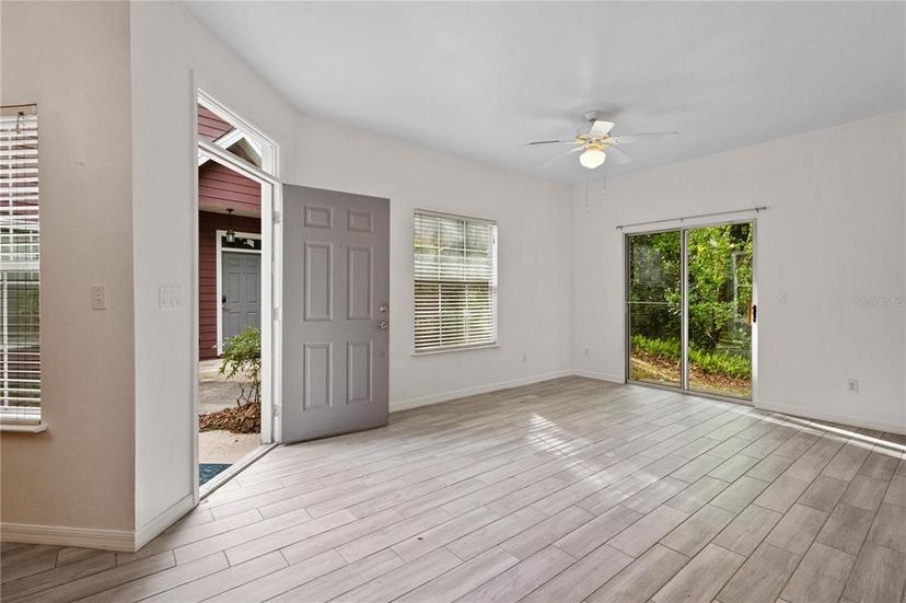 Picture of 5011 NW 1St Place Unit 5011, Gainesville FL 32607