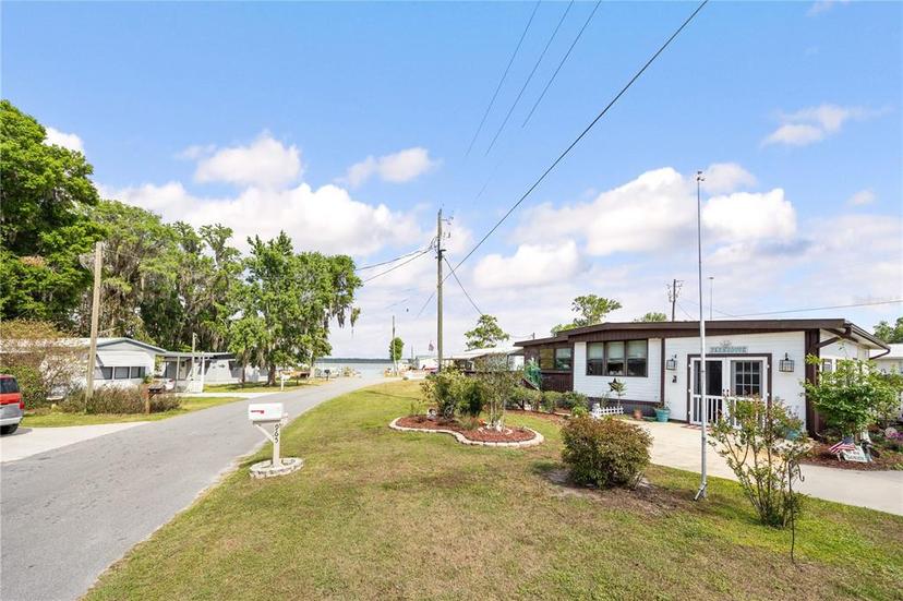 Picture of 965 Cr 461, Lake Panasoffkee FL 33538