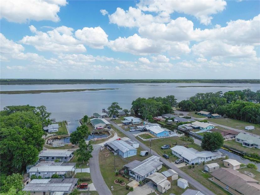 Picture of 965 Cr 461, Lake Panasoffkee FL 33538