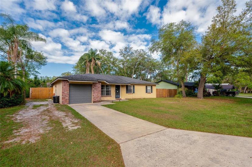 Picture of 105 Laguna Ct, Sanford FL 32773