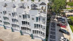 Picture of 4950 Bayshore Boulevard Unit 27, Tampa, FL 33611