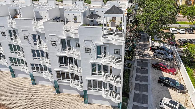 Picture of 4950 Bayshore Boulevard Unit 27, Tampa FL 33611