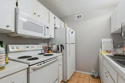 Picture of 3921 SW 34Th Street Unit 102, Gainesville, FL 32608