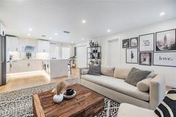 Picture of 401 N Manhattan Avenue, Tampa, FL 33609