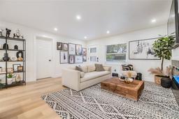 Picture of 401 N Manhattan Avenue, Tampa, FL 33609