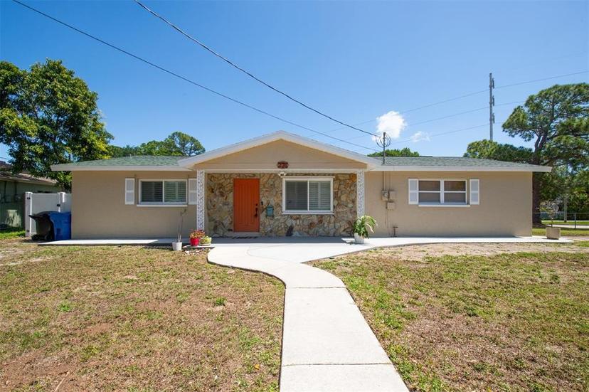 Picture of 208 NE Lincoln Circle N, St Petersburg FL 33702