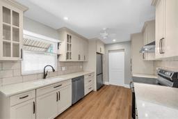 Picture of 208 NE Lincoln Circle N, St Petersburg, FL 33702