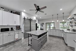 Picture of 9019 S County Line Road, Lithia, FL 33547