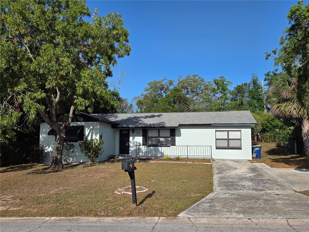 Picture of 104 N Oakland Avenue, Clermont, FL 34715