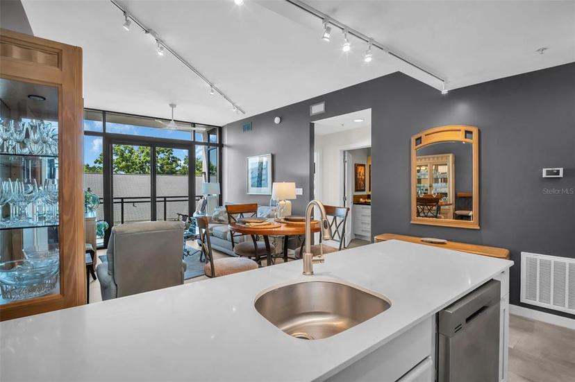 Picture of 400 4Th Avenue S Unit 401, St Petersburg FL 33701
