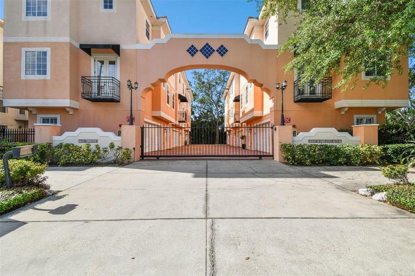 Picture of 3025 W Grovewood Court Unit B, Tampa FL 33629