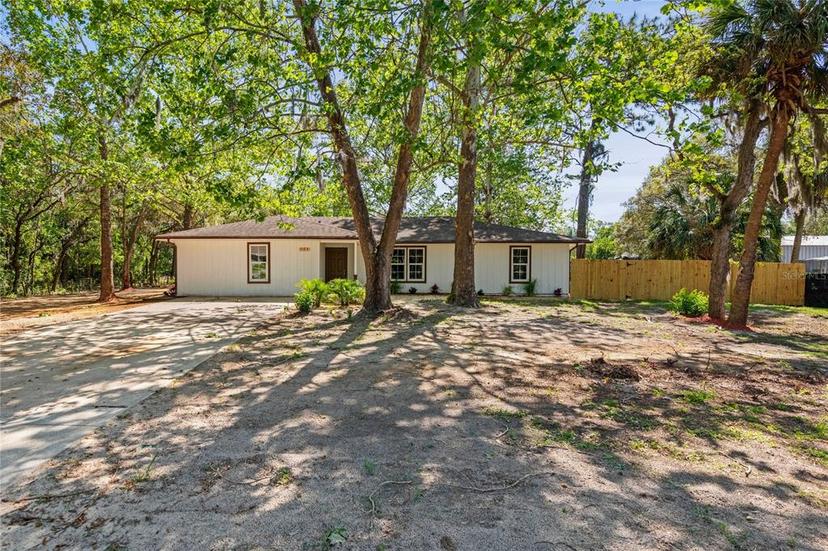 Picture of 535 N Dunkenfield Avenue, Crystal River FL 34429