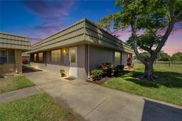 Picture of 201 Kings Boulevard Unit 19, Sun City Center, FL 33573