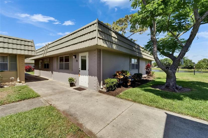 Picture of 201 Kings Boulevard Unit 19, Sun City Center FL 33573