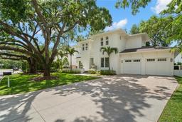 Picture of 4204 W Beachway Drive, Tampa, FL 33609