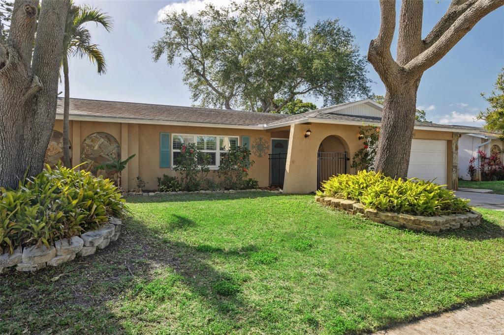 Picture of 8350 Monarch Circle, Seminole, FL 33772