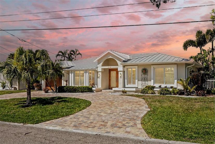 Picture of 2248 Edythe Drive, Dunedin FL 34698
