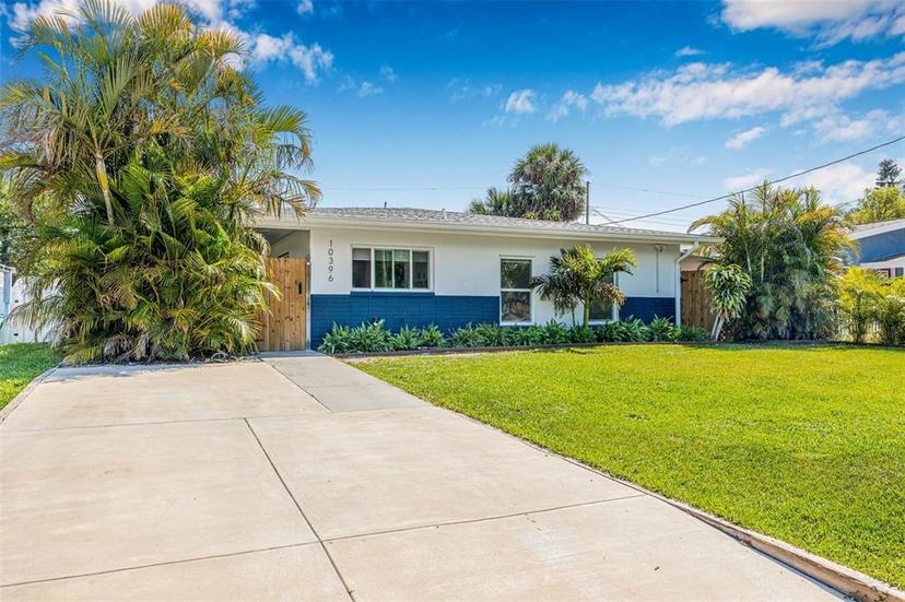 Picture of 10396 Blossom Lake Drive, Seminole FL 33772