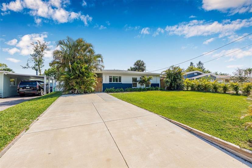 Picture of 10396 Blossom Lake Drive, Seminole FL 33772