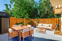 Picture of 1428 Park Shore Circle Unit 3, Fort Myers, FL 33901
