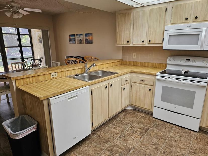Picture of 425 30Th Avenue W Unit C104, Bradenton FL 34205