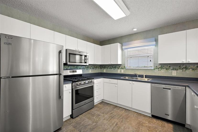 Picture of 17800 SE 91St Gaylark Avenue, The Villages FL 32162