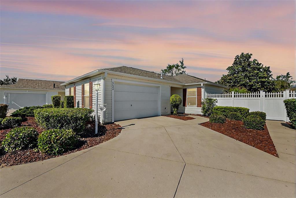 Picture of 17800 SE 91St Gaylark Avenue, The Villages, FL 32162