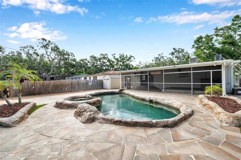 Picture of 8111 Country Club Road N, St Petersburg FL 33710
