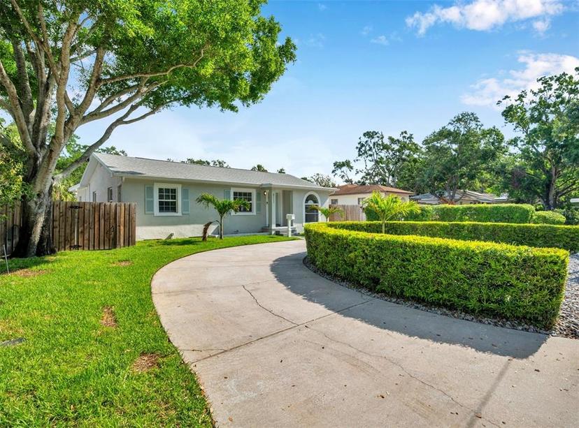 Picture of 8111 Country Club Road N, St Petersburg FL 33710