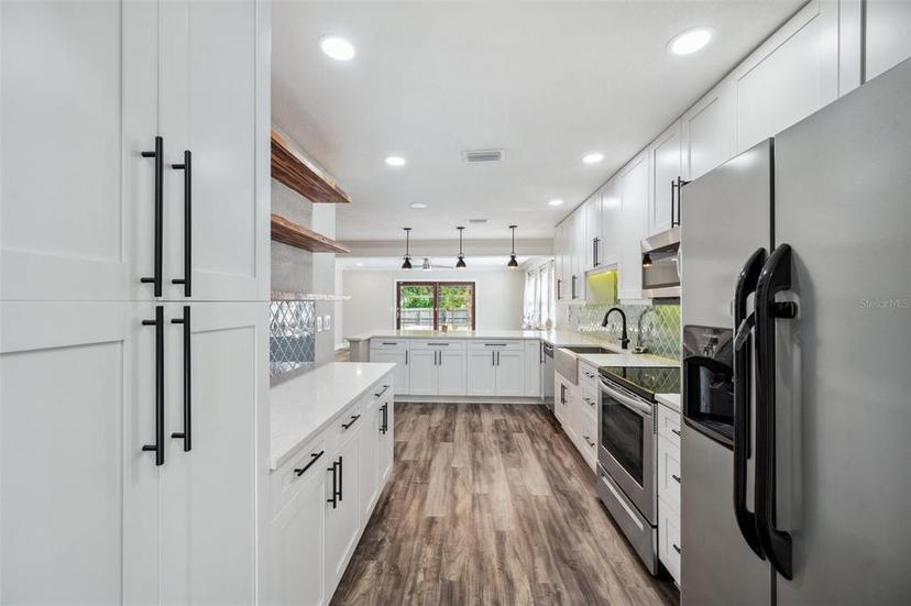 Picture of 8111 Country Club Road N, St Petersburg FL 33710