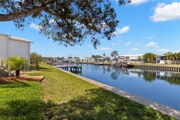 Picture of 6852 Mount Quincy Drive Ne Unit 351, St Petersburg, FL 33702