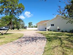 Picture of 8719 Sunlit Cove Drive Ne, St Petersburg, FL 33702