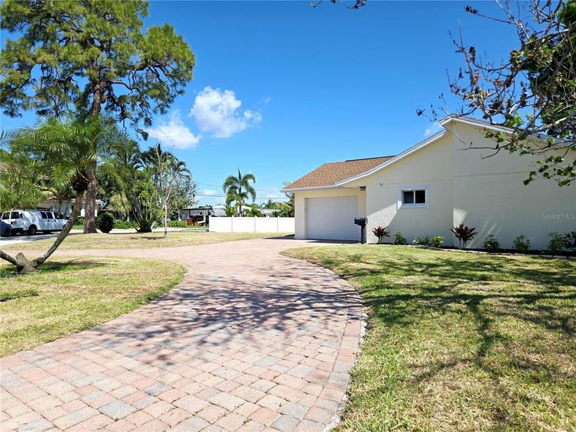 Picture of 8719 Sunlit Cove Drive Ne, St Petersburg FL 33702