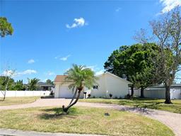 Picture of 8719 Sunlit Cove Drive Ne, St Petersburg, FL 33702