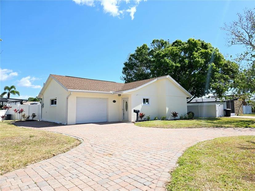 Picture of 8719 Sunlit Cove Drive Ne, St Petersburg FL 33702